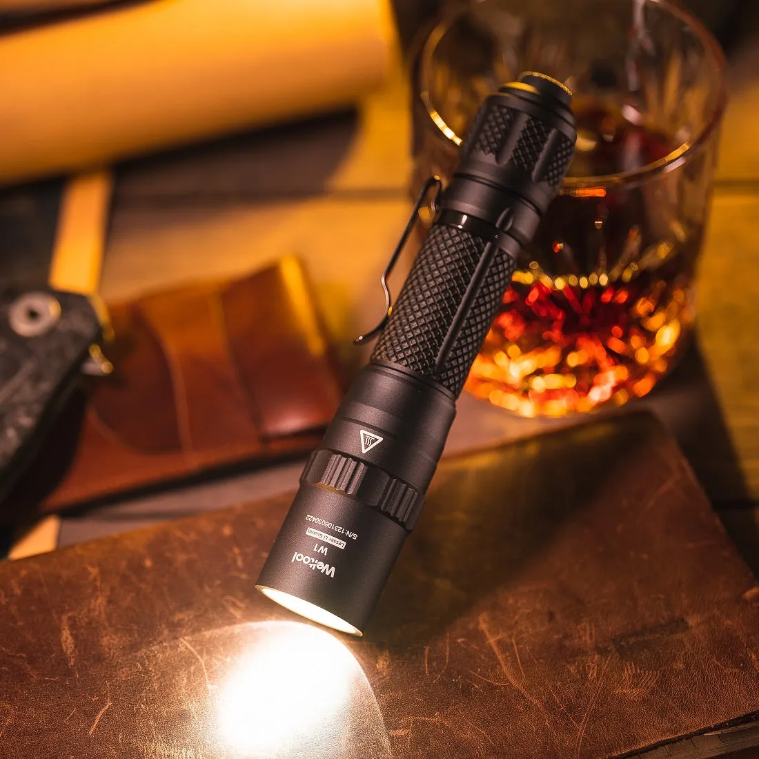 Weltool W1 2-MODE LEP 18650 Flashlight with Spill